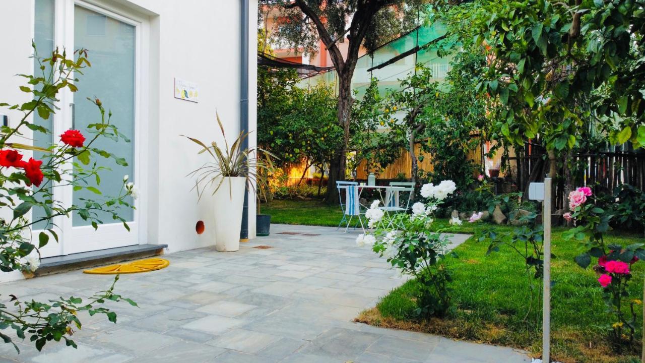 Flavia'S Lemons Bed & Breakfast Sorrento Exterior photo